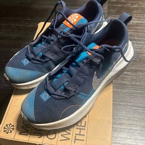 Nike crater impact Navy blue youth size 6.5. Gently used. Needs cleaning.